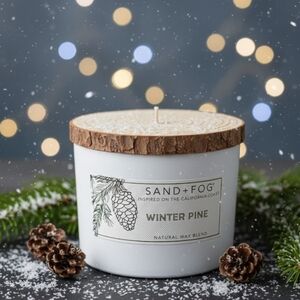 NWT Sand & Fog 2-Wick Winter Pine Candle with Natural Essential Oils